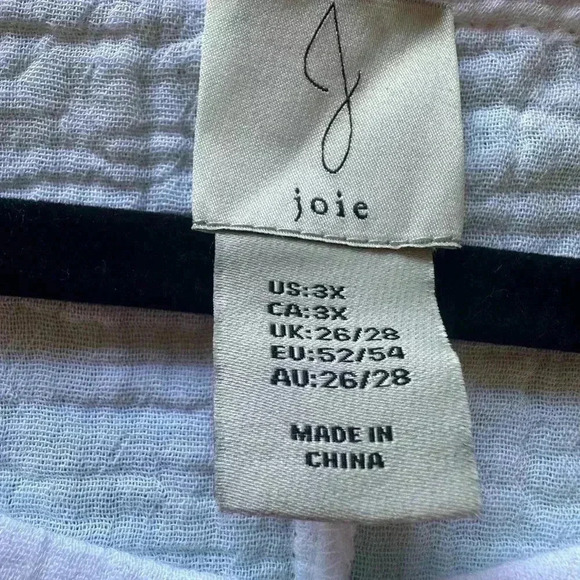 NWT White Top with Black Fringe Detail - Picture 4 of 5